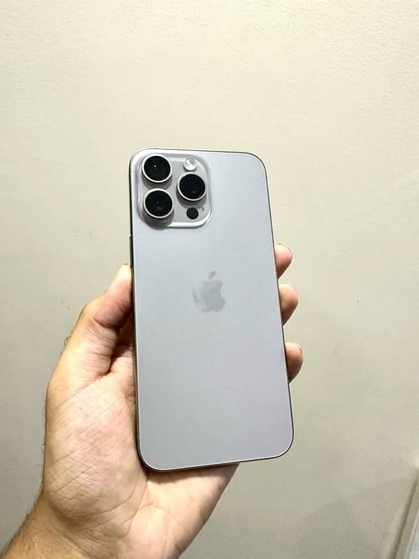 IPhone 15 pro max  256 gb natrual titanium  LLA 6