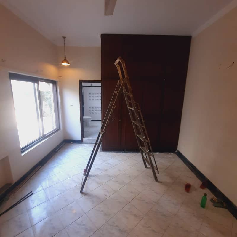 1 Kanal Upper Portion 3 Beds Tv Lounge Drawing Room Store Kitchen Separate Gate Ideal Location For Rent in DHA Phase 3 18