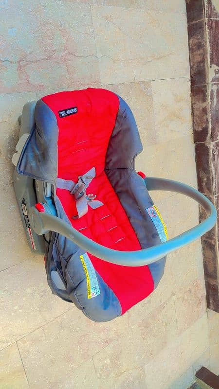 Graco Car Seat Plus Cot 1