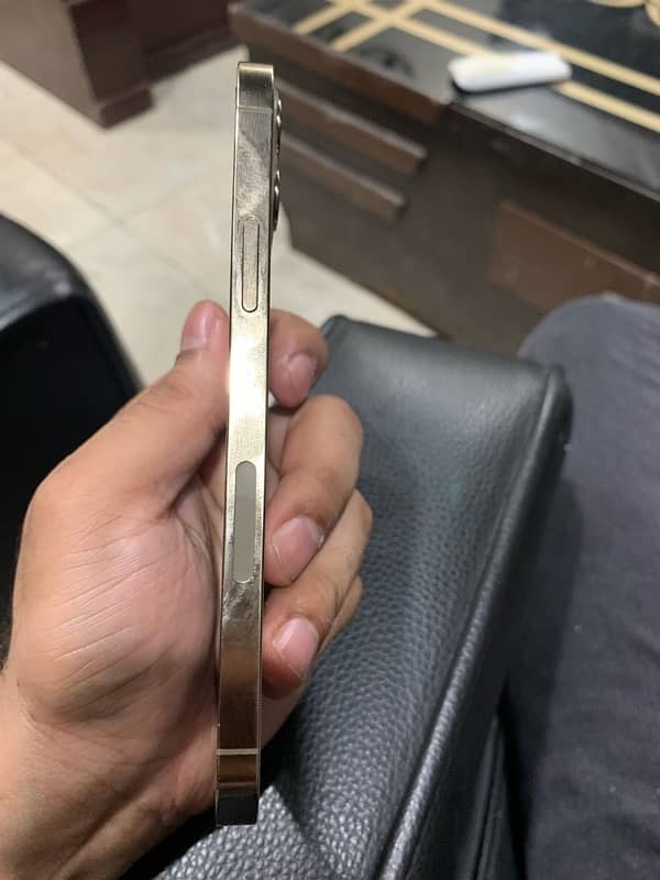 I phone 12 pro 512 GB Gold Colour 2