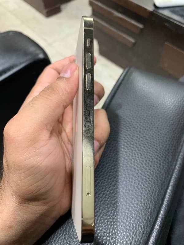 I phone 12 pro 512 GB Gold Colour 6