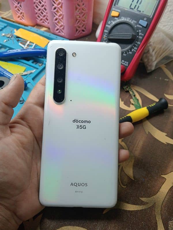 Aquos R5 1