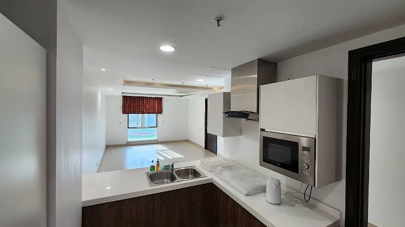 Brand New Sami Furnished High-Rise Apartment In Gold Crest 4