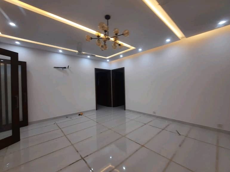 Prime Location 1 Kanal House Situated In DHA Phase 6 - Block F For Rent 3