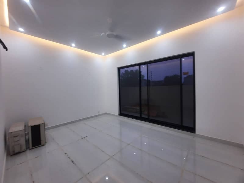 Prime Location 1 Kanal House Situated In DHA Phase 6 - Block F For Rent 12