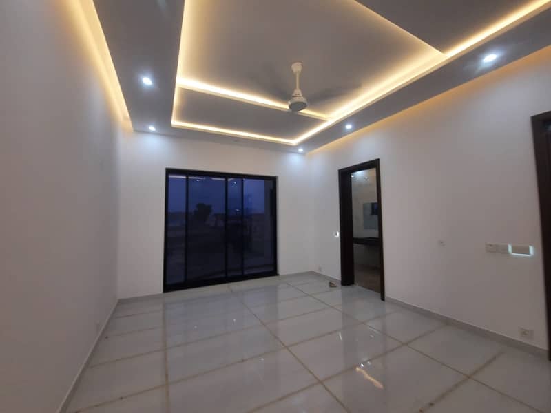 Prime Location 1 Kanal House Situated In DHA Phase 6 - Block F For Rent 18