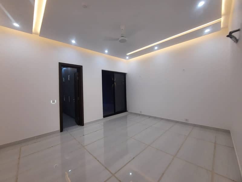 Prime Location 1 Kanal House Situated In DHA Phase 6 - Block F For Rent 21