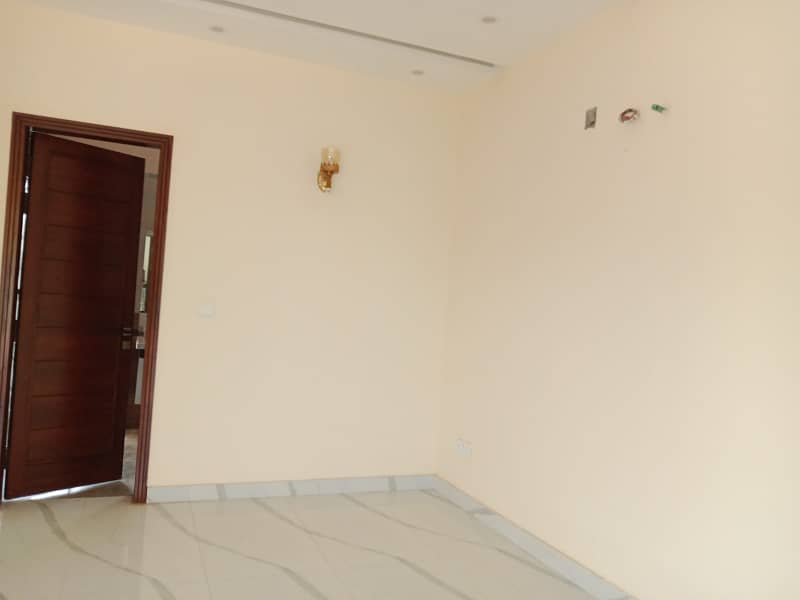 1 KANAL HOUSE FOR RENT IN Z BLOCK DHA PHASE 3 2