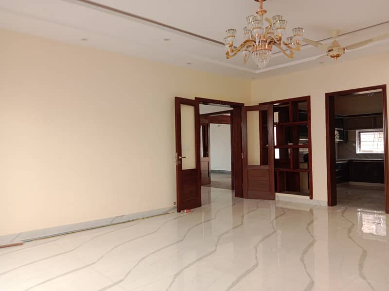 1 KANAL HOUSE FOR RENT IN Z BLOCK DHA PHASE 3 4