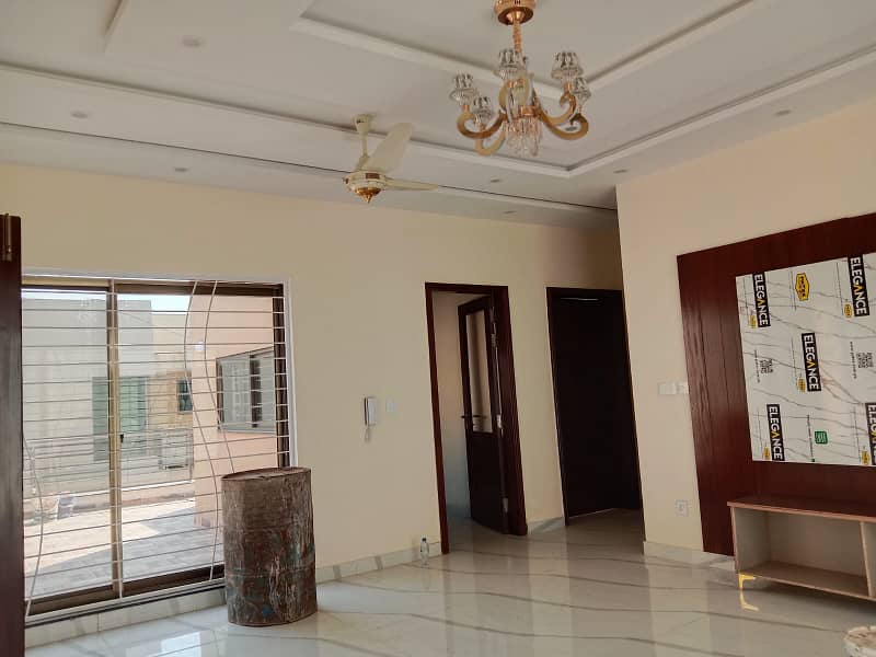 1 KANAL HOUSE FOR RENT IN Z BLOCK DHA PHASE 3 5