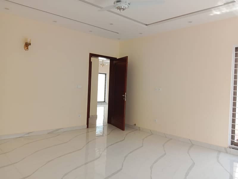 1 KANAL HOUSE FOR RENT IN Z BLOCK DHA PHASE 3 8