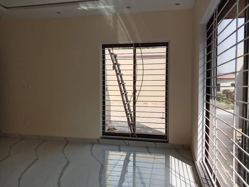 1 KANAL HOUSE FOR RENT IN Z BLOCK DHA PHASE 3 9