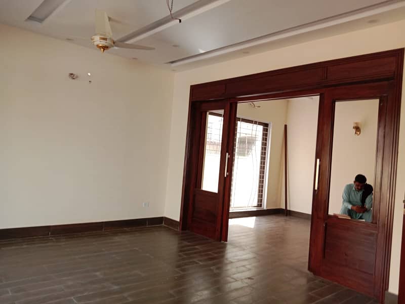 1 KANAL HOUSE FOR RENT IN Z BLOCK DHA PHASE 3 11