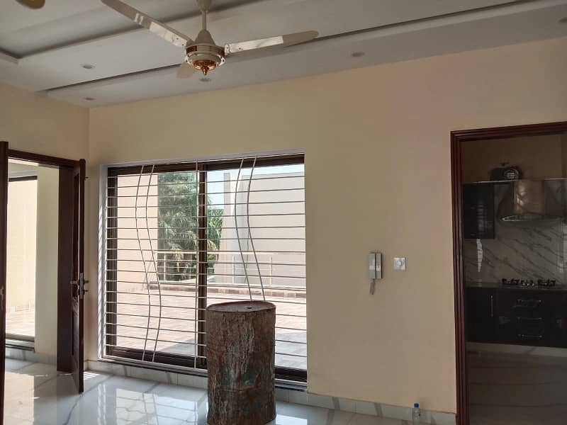 1 KANAL HOUSE FOR RENT IN Z BLOCK DHA PHASE 3 12