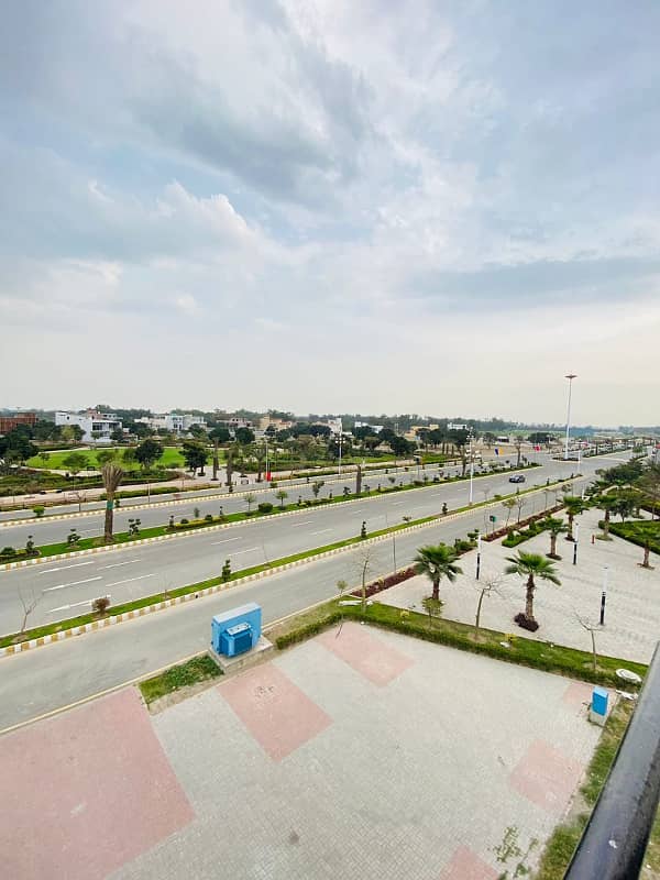 HOT LOCATION FACING PARK LOWER PORTION AVAILABLE FOR RENT IN  DREAM GARDENS  LAHORE. 5