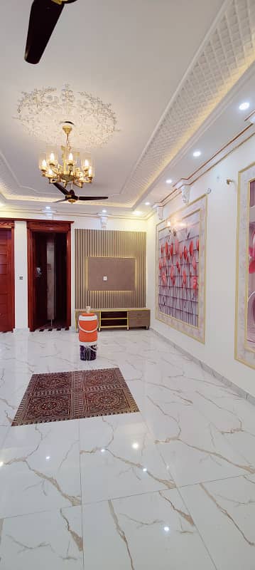 HOT LOCATION FACING PARK LOWER PORTION AVAILABLE FOR RENT IN  DREAM GARDENS  LAHORE. 12