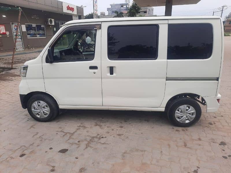 Daihatsu Hijet 2018 3