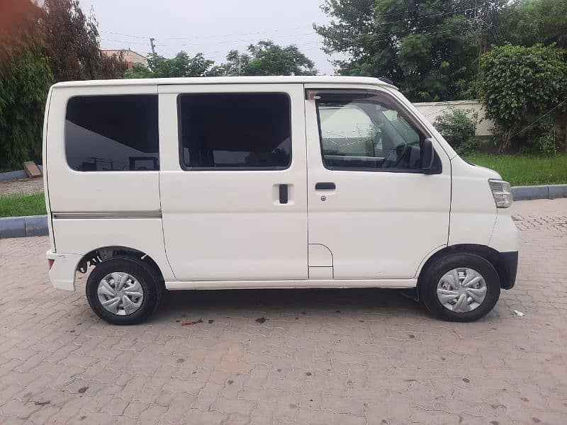 Daihatsu Hijet 2018 4