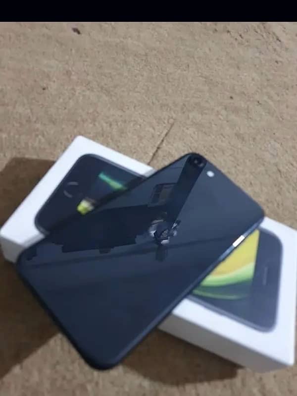 iphone se 2020 with box (READ ADD) 3