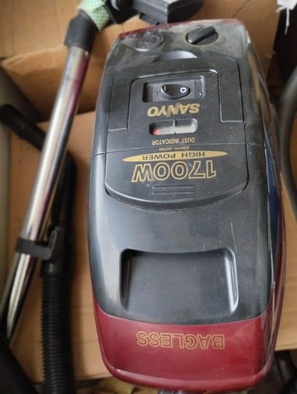 SANYO 1700W Vacuum cleaner 2