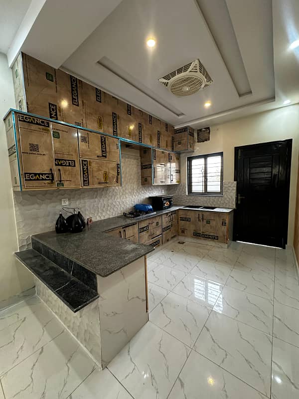 5 Marla Beautifully designed house For Sale And Direct Meeting With Owner In Park View City Lahore. 12