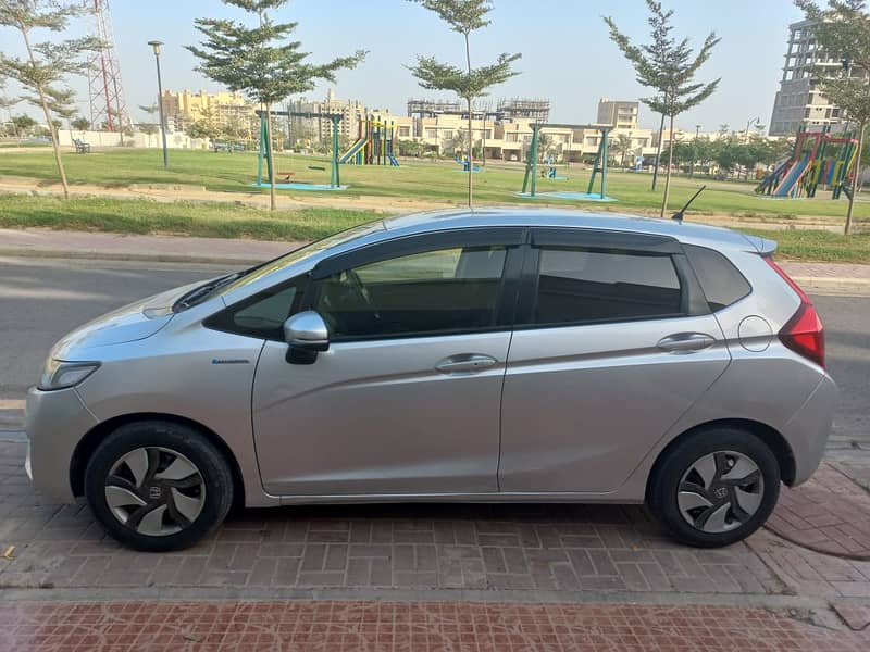 Honda Fit 2015 Hybrid 6