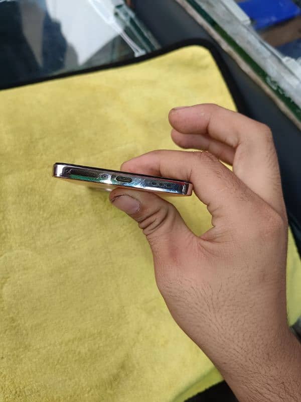 oppo reno 12f 11 month warranty 10/10 condition 3