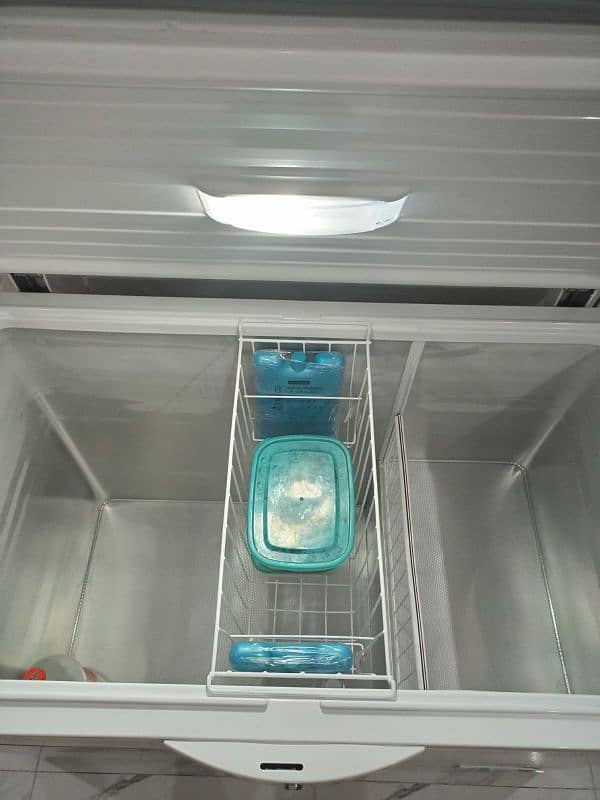 Dawlance Deep Freezer DF 400 Energy Saver 14CFT Convertible White 3