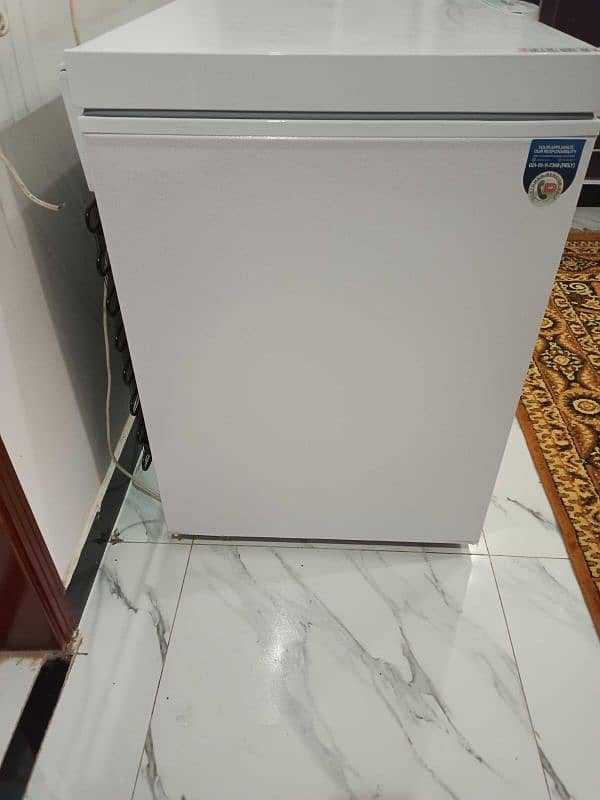 Dawlance Deep Freezer DF 400 Energy Saver 14CFT Convertible White 6