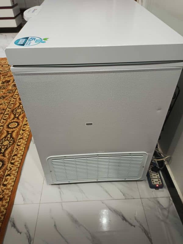 Dawlance Deep Freezer DF 400 Energy Saver 14CFT Convertible White 7