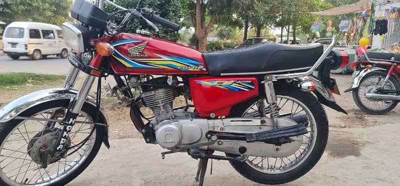 Honda 125 red colour 2018 model 0