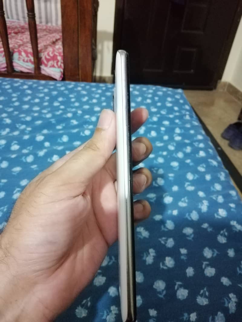 Xiaomi POCO F3  6/128 Gb WHITE  COLOR 4