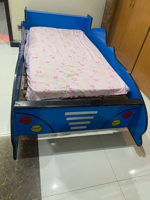 car bed in good condition 1