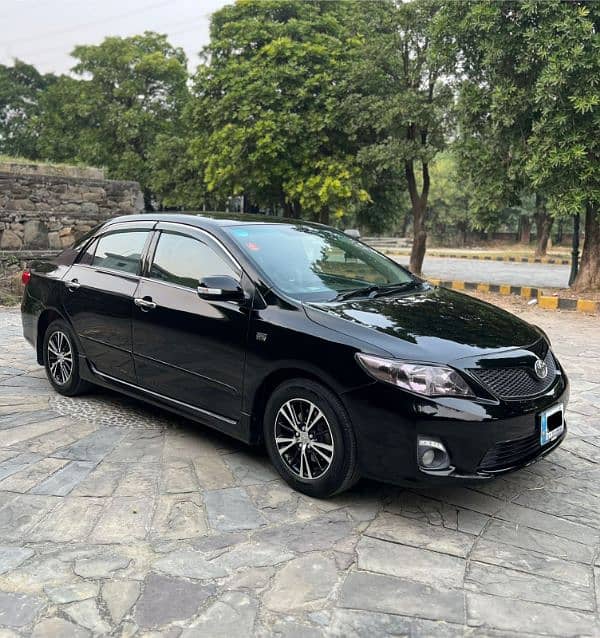 Toyota Corolla Altis 2012 1