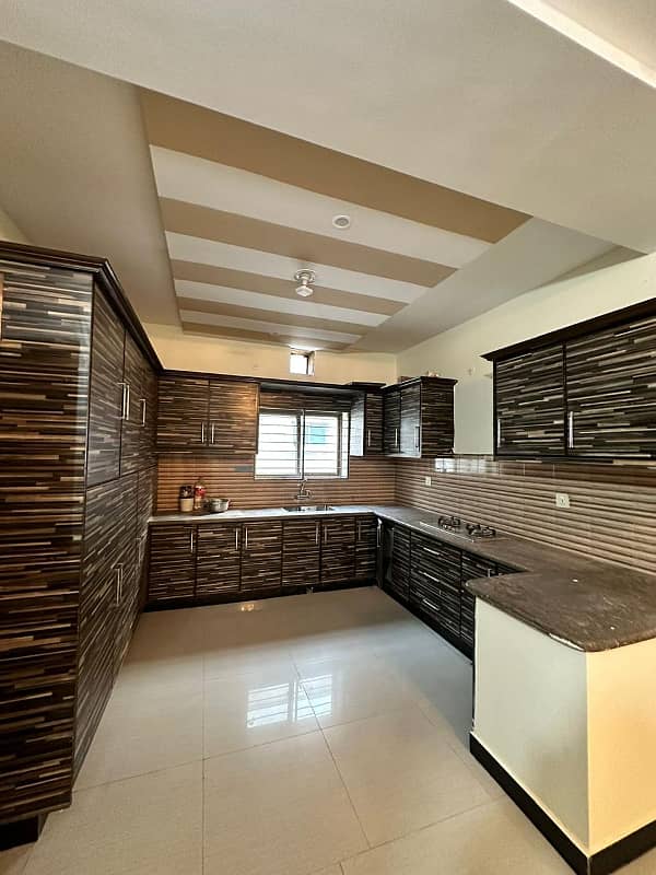 10 Marla Luxury Like Brand new house For Rent In Overseas A Block Sector E Bahria Town Lahore 13