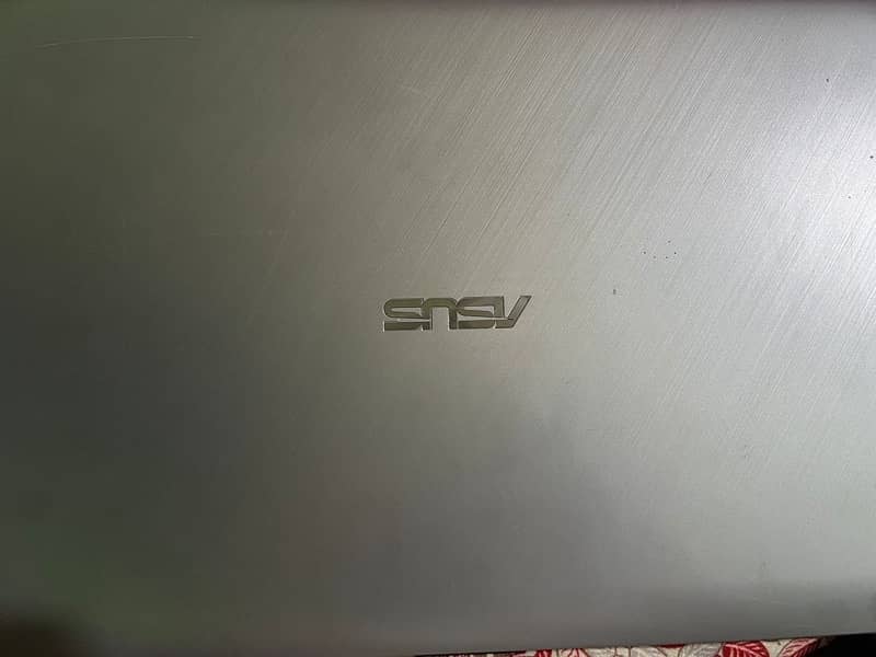 ASUS VivoBook 15 i3-7th Gen 0