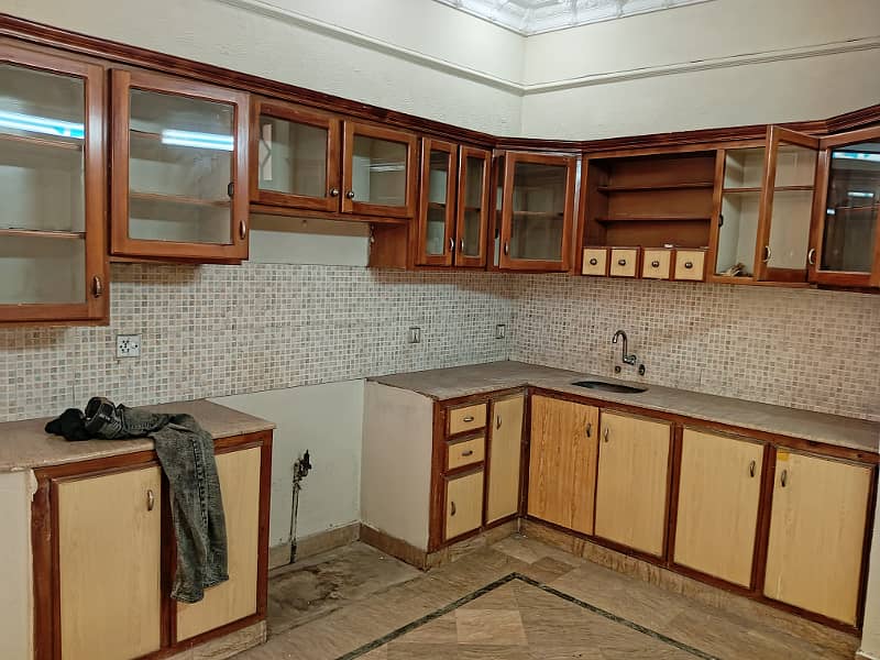 15 MARLA BEAUTIFUL HOUSE FOR RENT IN JOHAR TOWN 0