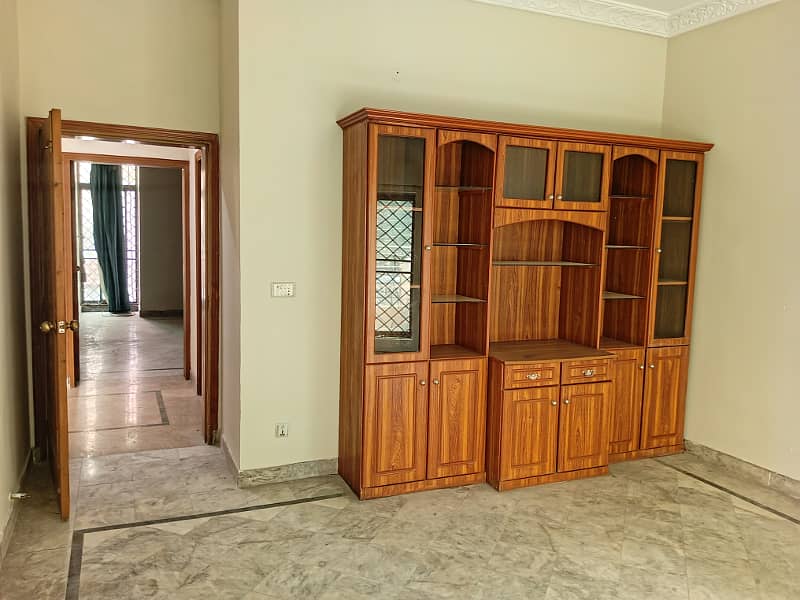 15 MARLA BEAUTIFUL HOUSE FOR RENT IN JOHAR TOWN 5