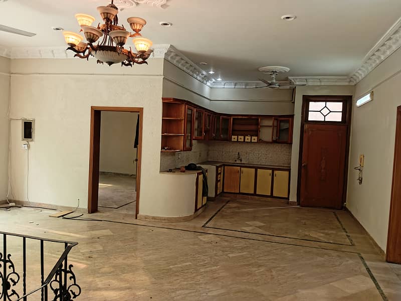 15 MARLA BEAUTIFUL HOUSE FOR RENT IN JOHAR TOWN 13