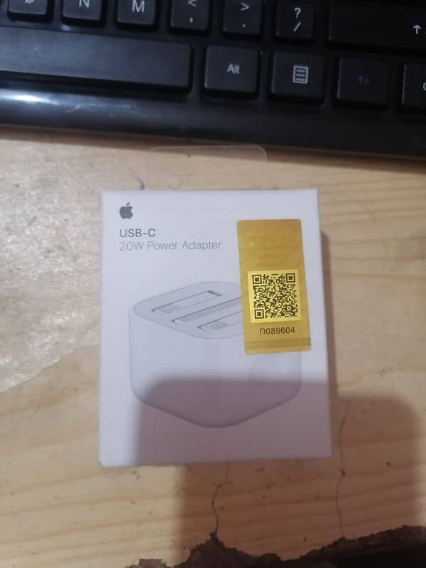 100% Original IPhone 20W Adapter 0