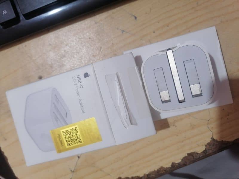 100% Original IPhone 20W Adapter 2