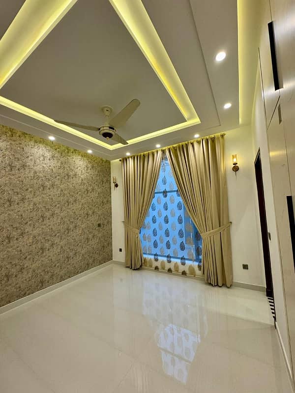 10 Marla Brand New Luxury House Available For Rent In Bahria Town Lahore. 3