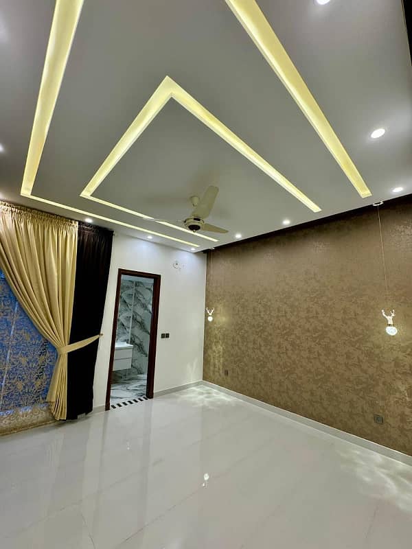 10 Marla Brand New Luxury House Available For Rent In Bahria Town Lahore. 4