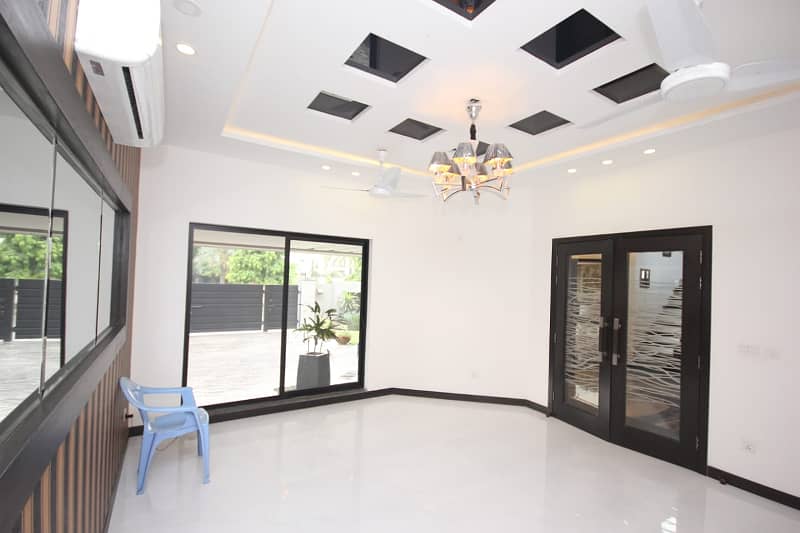 Master Peace Of Art Design One Kanal Slightly Used Modern Luxury Bungalow For Sale In DHA Phase 5 Near To PARK Top Location 3