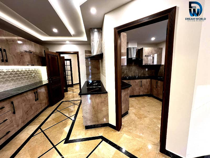 Prime Location 1 Kanal Modern House Available For Sale In DHA Phase 3 10