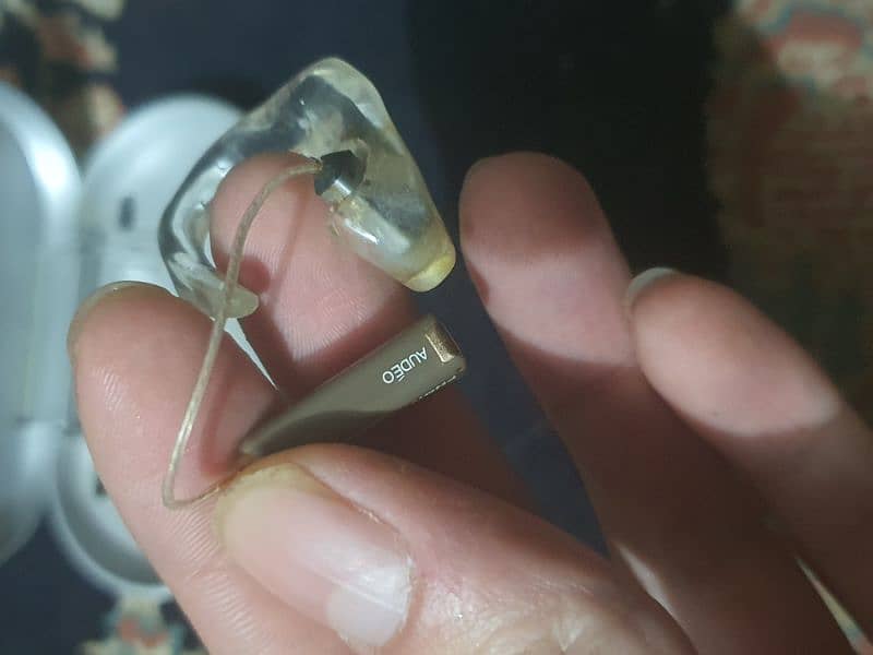 siemens , Unitron , phonak hearing aids 11