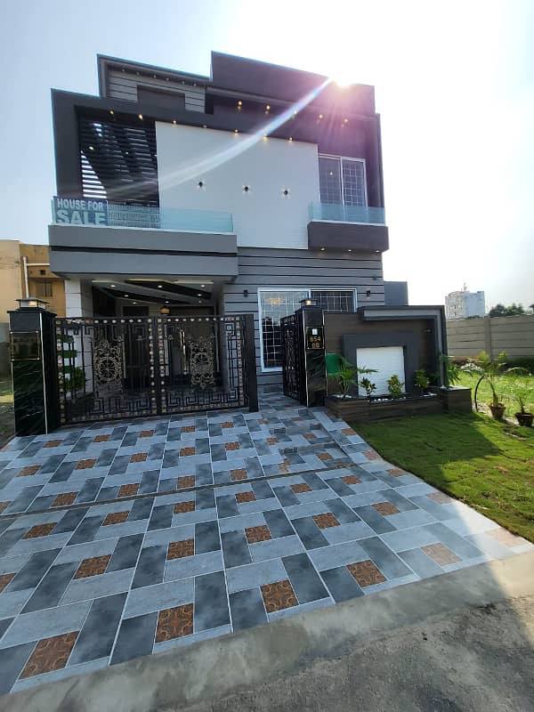 5 Marla Brand New Luxury Hot Location House Available For Rent In Bahria Town Lahore. 0