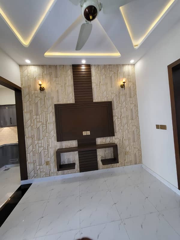 5 Marla Brand New Luxury Hot Location House Available For Rent In Bahria Town Lahore. 6