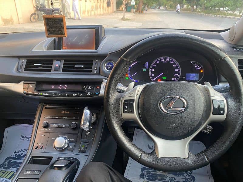 Lexus CT200h 2011 8