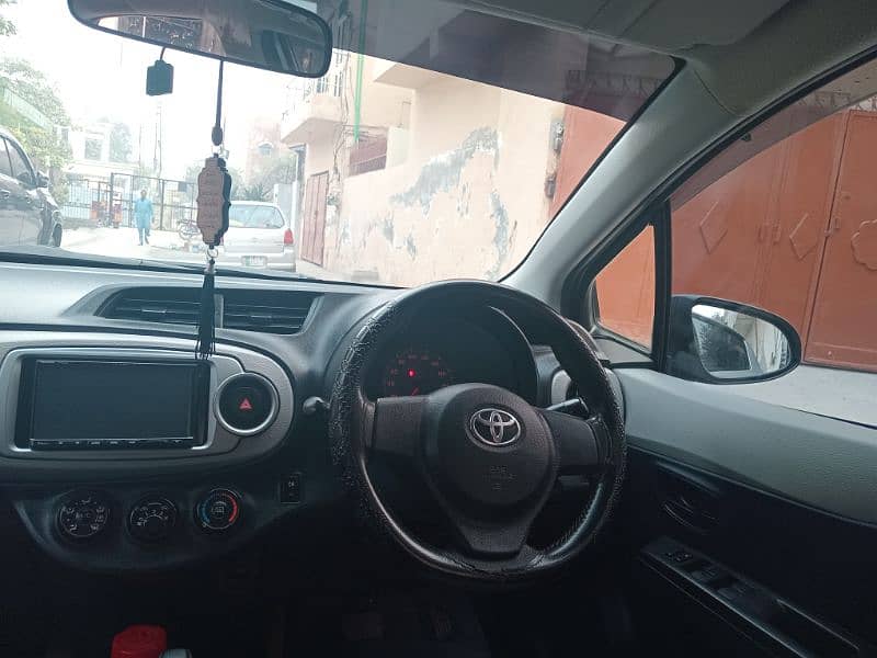 Toyota Vitz 2015 8